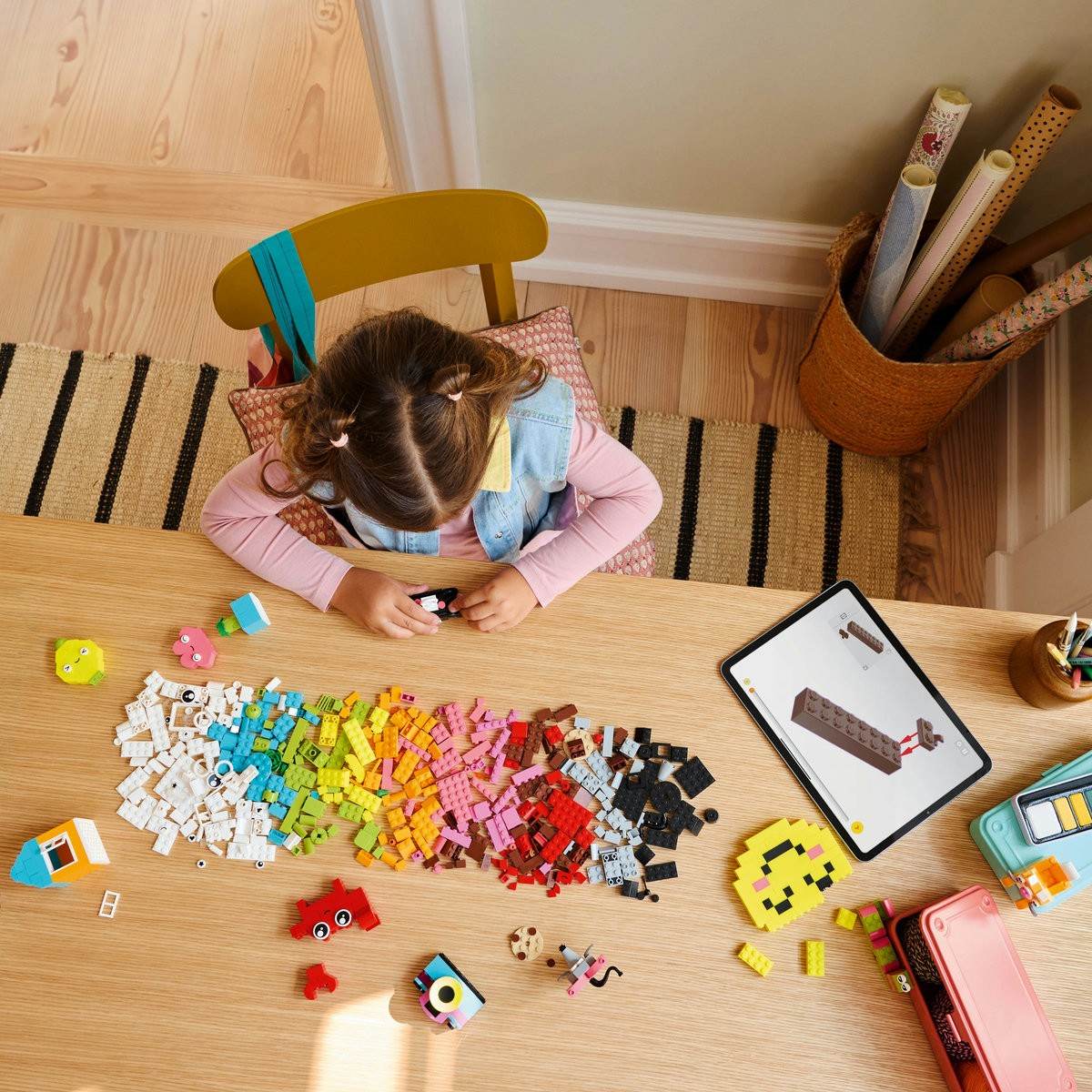 LEGO CLASSIC CUTIA CREATIVITATII SI A VESELIEI 11042 - Atelieru' lui Mesterica