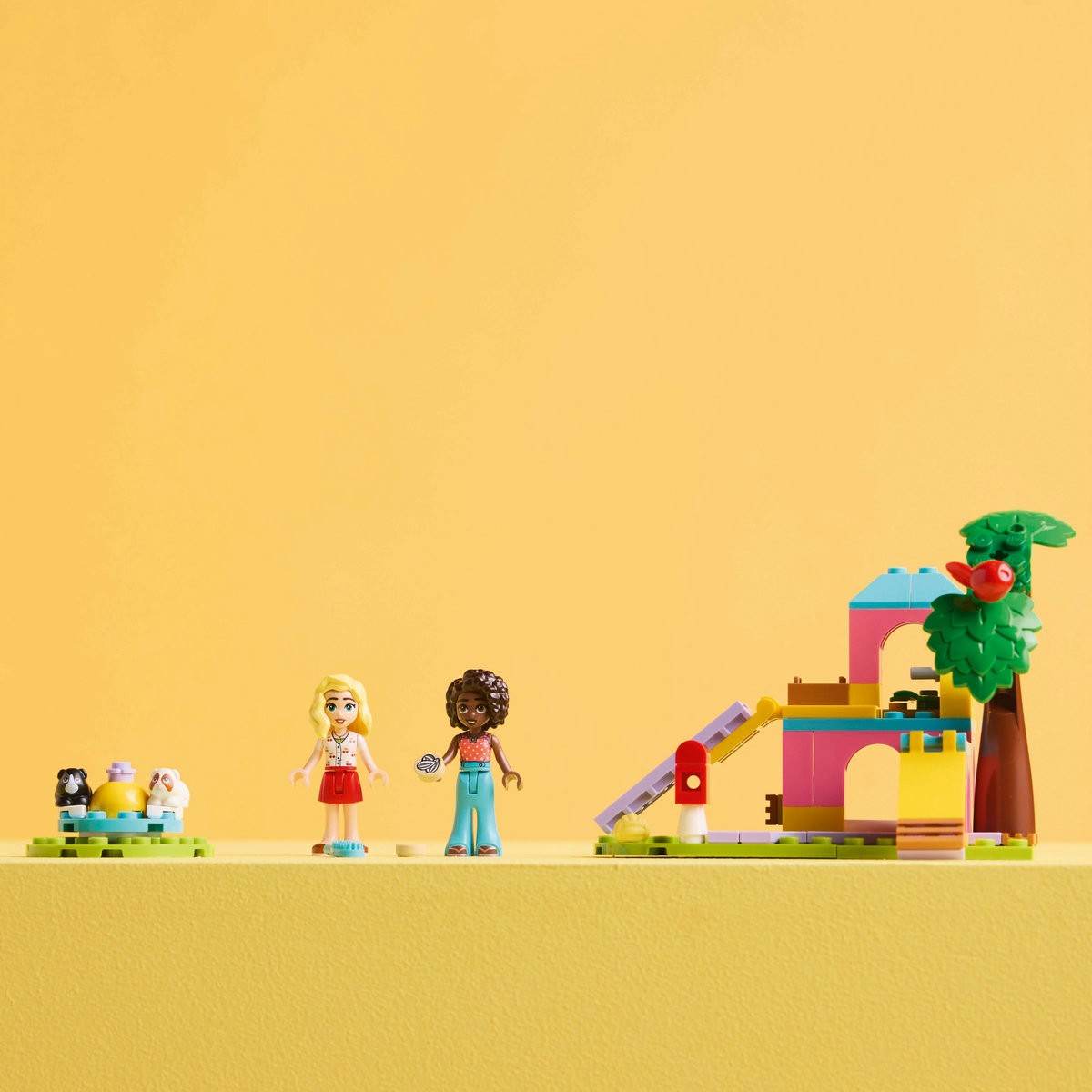 LEGO FRIENDS TEREN DE JOACA PENTRU PORCUSORI DE GUINEEA 42640 - Atelieru' lui Mesterica