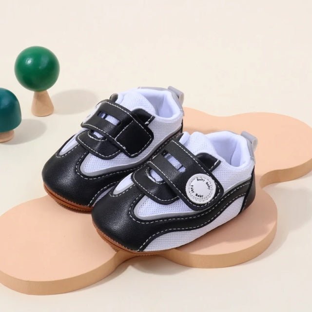 Adidasi albi cu negru pentru baietei - Baby Atelieru' lui Mesterica | Jucarii, haine si incaltaminte pentru copii