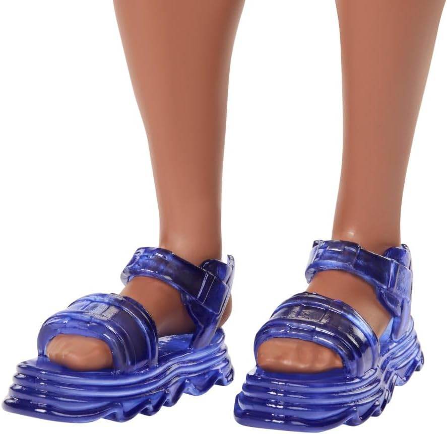 BARBIE PAPUSA BAIAT FASHIONISTAS CU TRICOU CU DUNGI ALBE SI PORTOCALII SI APARATE AUDITIVE Atelieru' lui Mesterica | Jucarii, haine si incaltaminte pentru copii