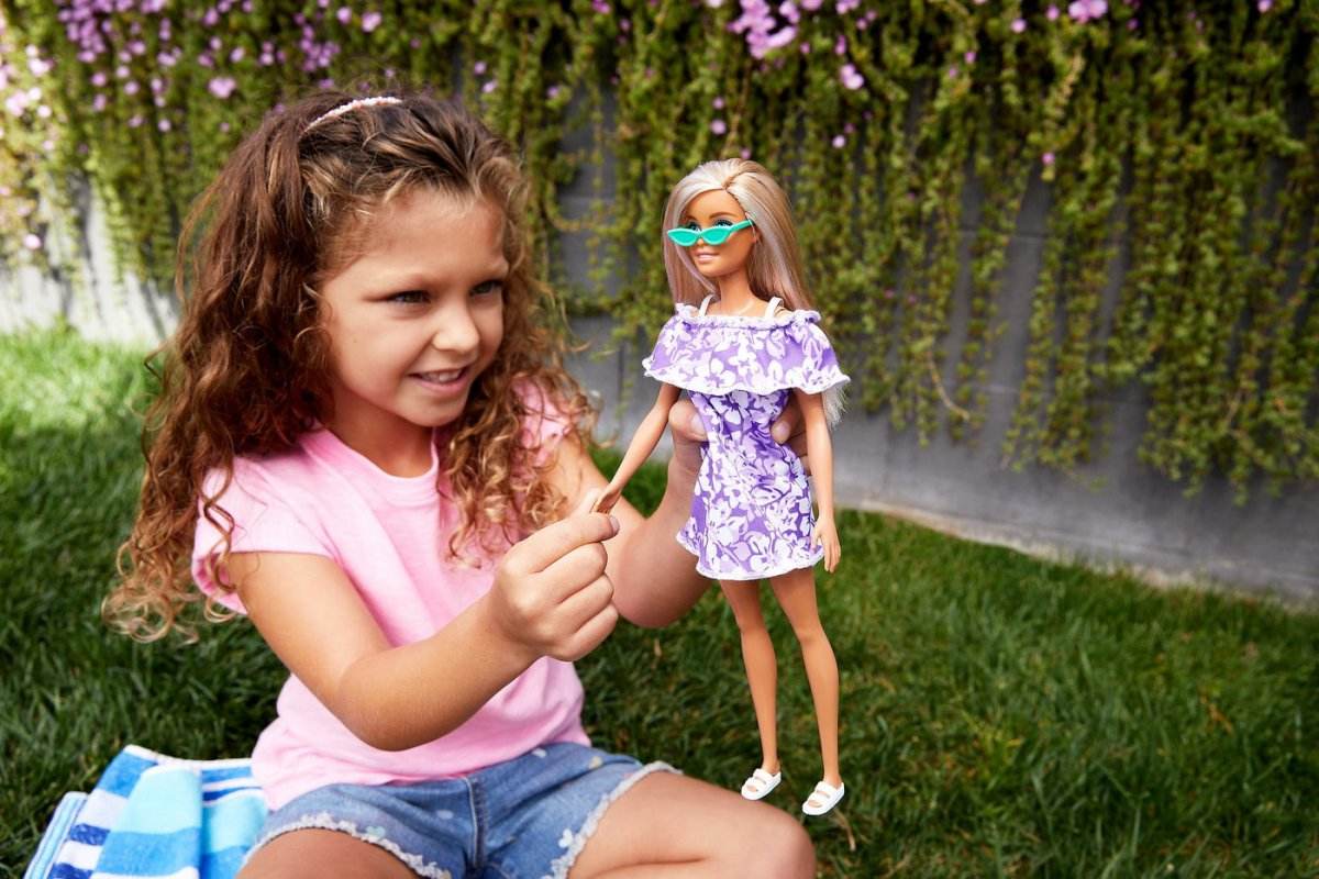 BARBIE TRAVEL PAPUSABARBIE ANIVERSARE 50 DE ANI MALIBU BLONDA - Atelieru' lui Mesterica