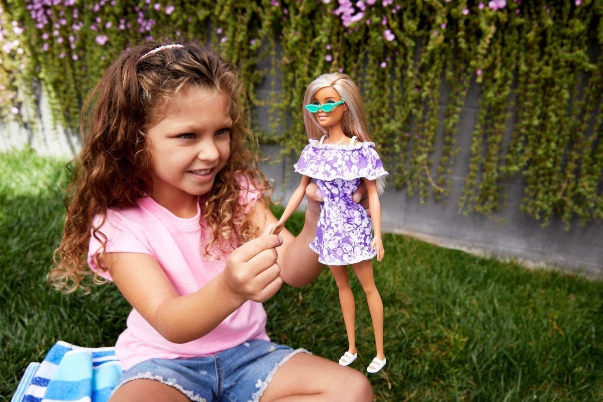BARBIE TRAVEL PAPUSABARBIE ANIVERSARE 50 DE ANI MALIBU BLONDA Atelieru' lui Mesterica | Jucarii, haine si incaltaminte pentru copii