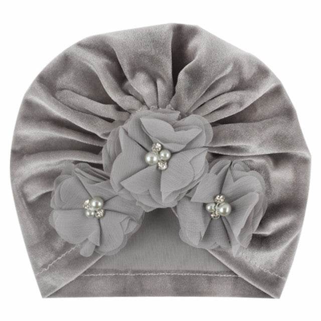 Caciulita tip turban din catifea cu flori aplicate - Atelieru' lui Mesterica