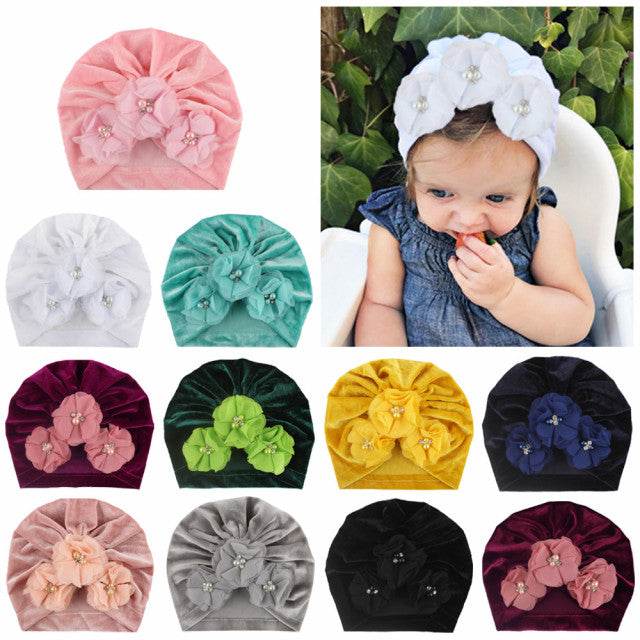 Caciulita tip turban din catifea cu flori aplicate - Atelieru' lui Mesterica