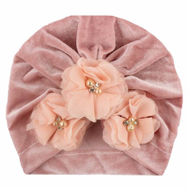 Caciulita tip turban din catifea cu flori aplicate - Atelieru' lui Mesterica
