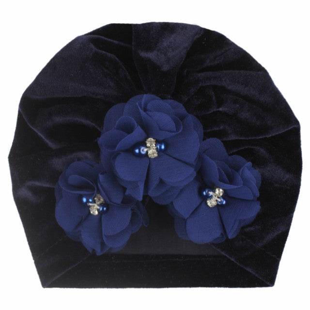 Caciulita tip turban din catifea cu flori aplicate - Atelieru' lui Mesterica