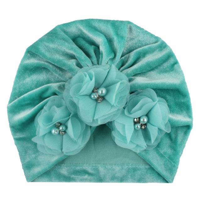 Caciulita tip turban din catifea cu flori aplicate - Atelieru' lui Mesterica