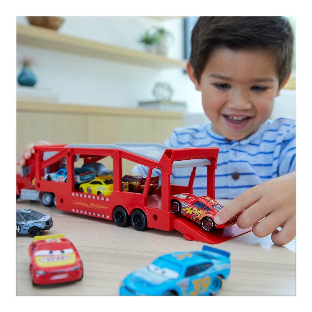 CARS TRANSPORTATORUL MACK Atelieru' lui Mesterica | Jucarii, haine si incaltaminte pentru copii