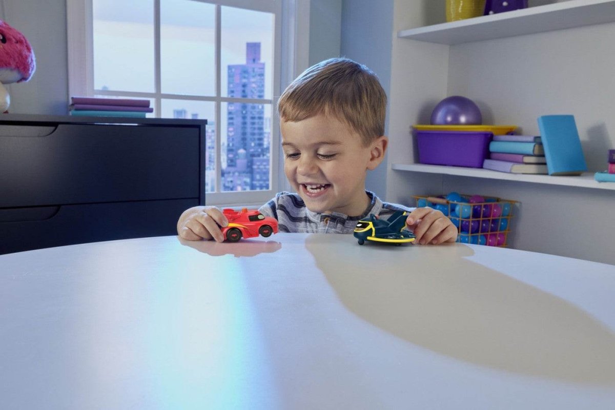 FISHER PRICE BATWHEELS SET 2 MASINUTE CU LUMINI REDBIRD SI BATWING SCARA 1:55 - Atelieru' lui Mesterica