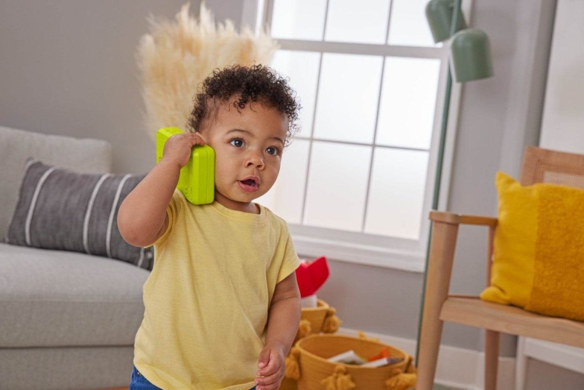 FISHER PRICE LAUGH&LEARN 2IN1 SMARTPHONE IN LIMBA ROMANA Atelieru' lui Mesterica | Jucarii, haine si incaltaminte pentru copii