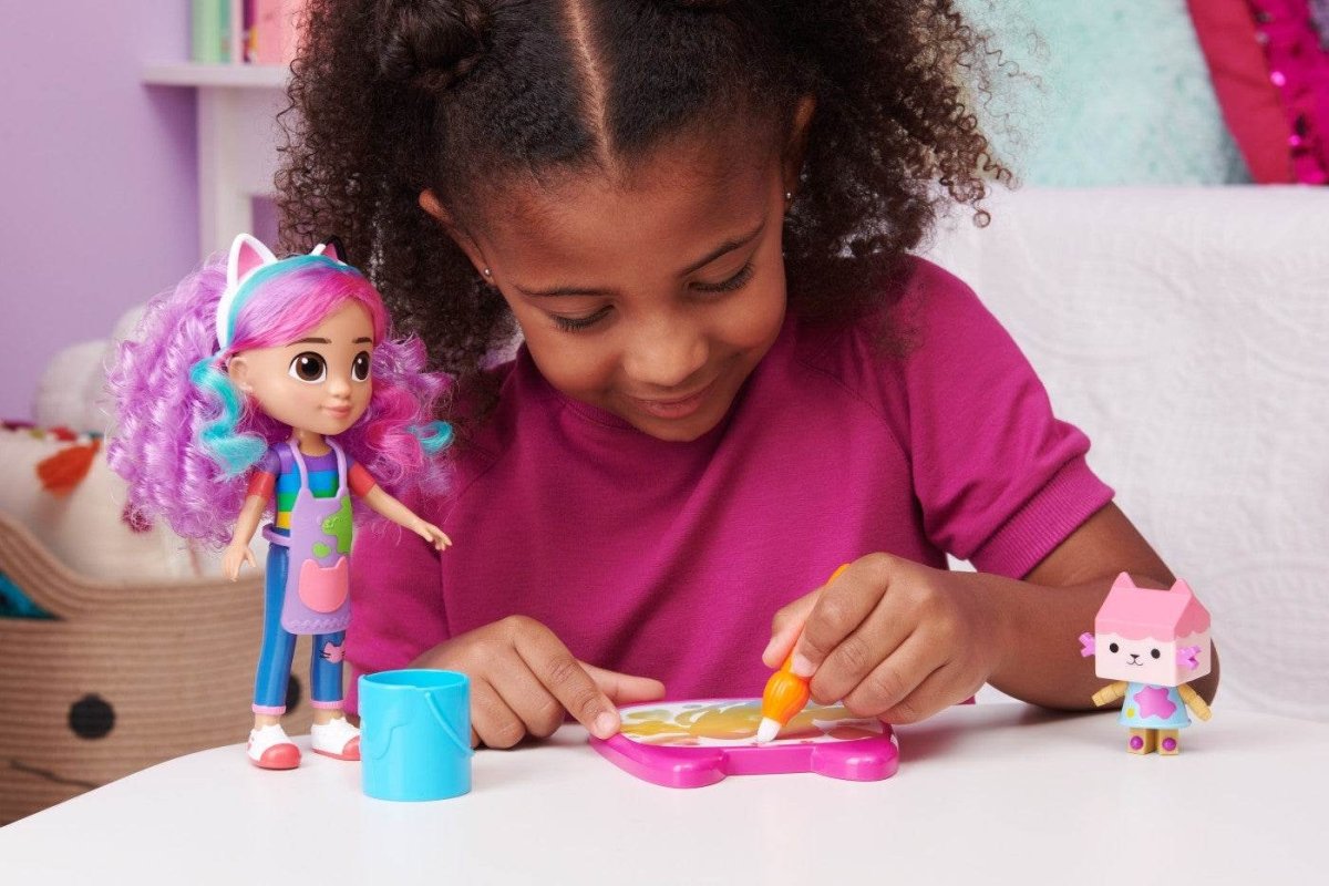 GABBYS DOLLHOUSE PAPUSA GABBY SI SET DE CREATIE Atelieru' lui Mesterica | Jucarii, haine si incaltaminte pentru copii