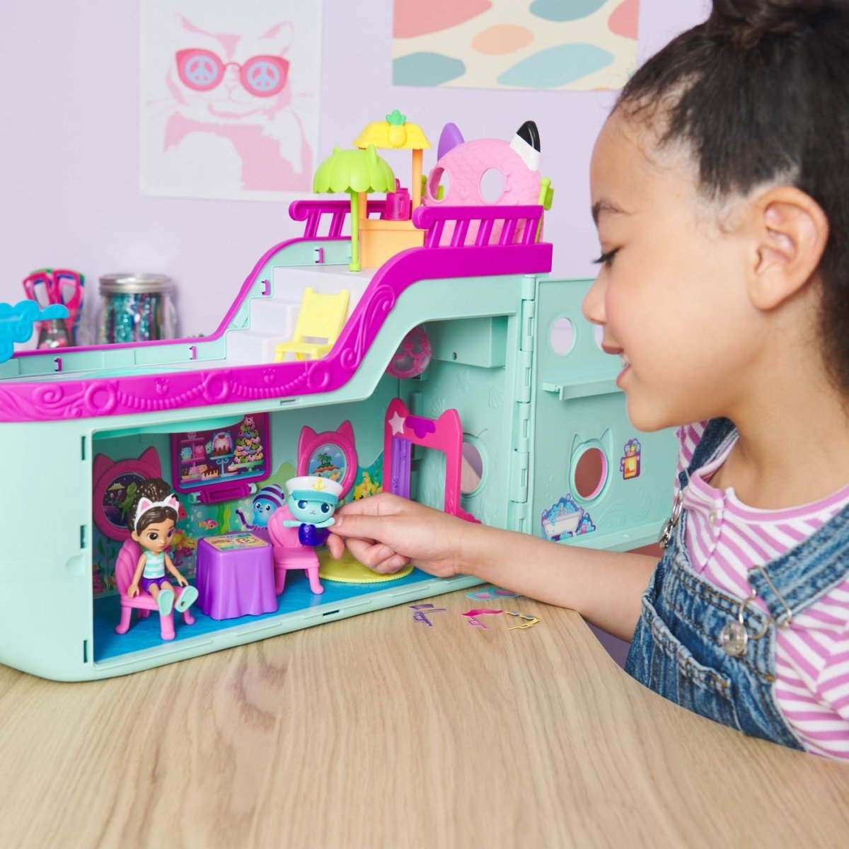 GABBYS DOLLHOUSE VAPORUL CU PRIETENI Atelieru' lui Mesterica | Jucarii, haine si incaltaminte pentru copii