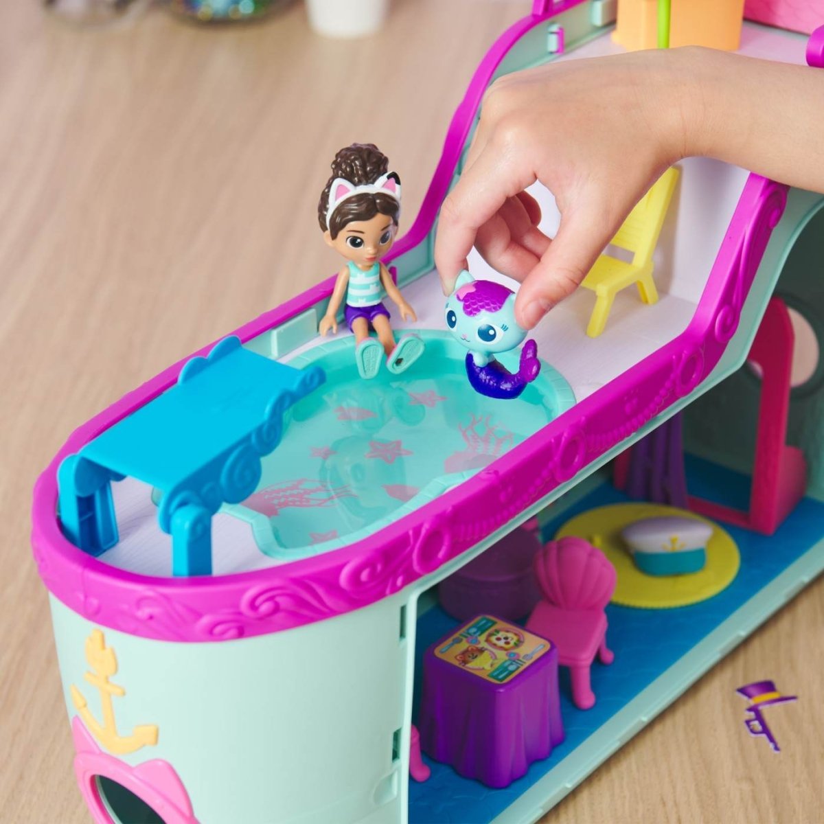 GABBYS DOLLHOUSE VAPORUL CU PRIETENI Atelieru' lui Mesterica | Jucarii, haine si incaltaminte pentru copii