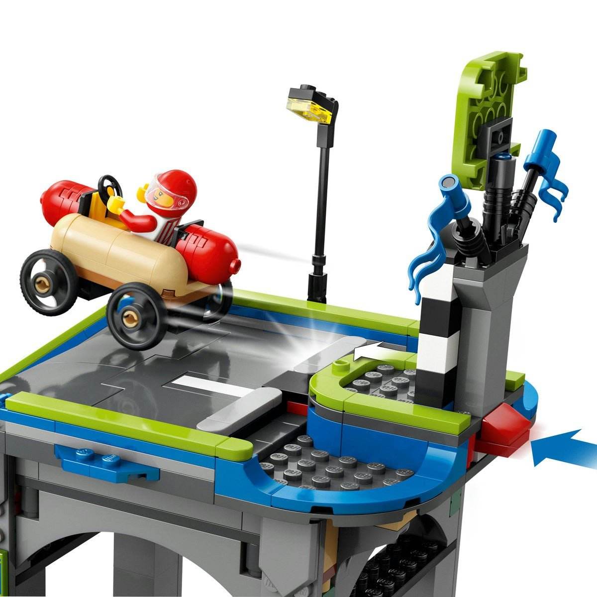 LEGO CITY FARA LIMITE: RAMPA PENTRU CURSE DE MASINI 60460 - Atelieru' lui Mesterica