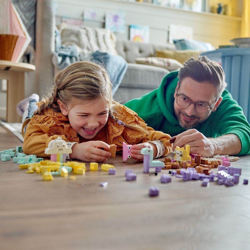 LEGO CLASSIC DISTRACTIE CREATIVA IN CULORI PASTELATE 11028 Atelieru' lui Mesterica | Jucarii, haine si incaltaminte pentru copii