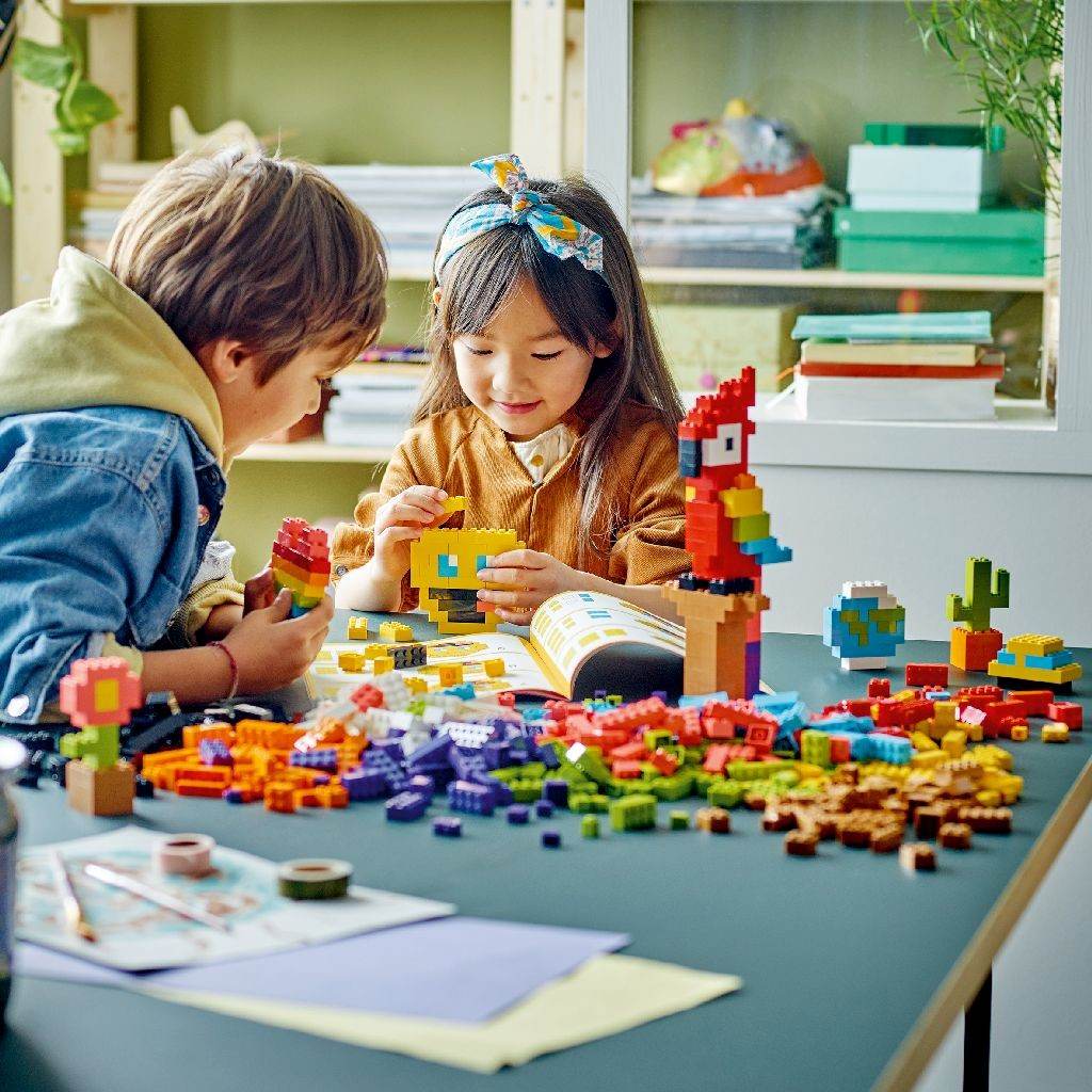 LEGO CLASSIC O MULTIME DE CARAMIZI 11030 Atelieru' lui Mesterica | Jucarii, haine si incaltaminte pentru copii
