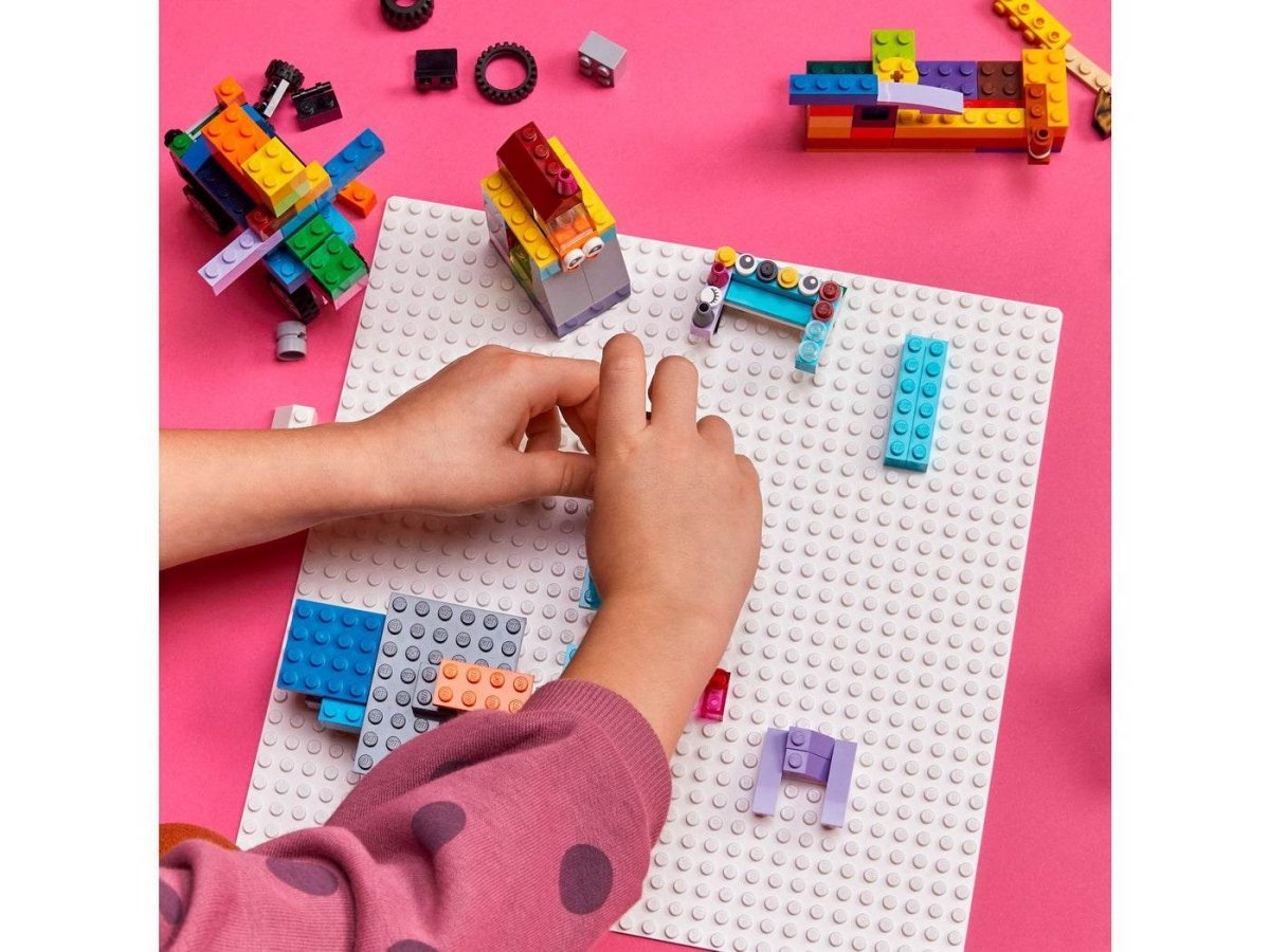 LEGO CLASSIC PLACA DE BAZA ALBA 11026 Atelieru' lui Mesterica | Jucarii, haine si incaltaminte pentru copii