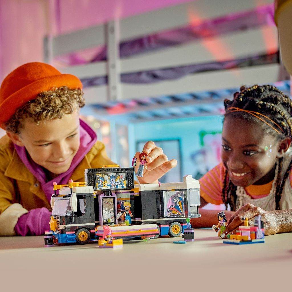 LEGO FRIENDS AUTOCAR DE TURNEU PENTRU STARURI POP 42619 Atelieru' lui Mesterica | Jucarii, haine si incaltaminte pentru copii