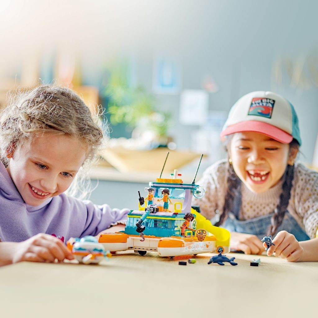 LEGO FRIENDS BARCA DE SALVARE PE MARE 41734 - Atelieru' lui Mesterica