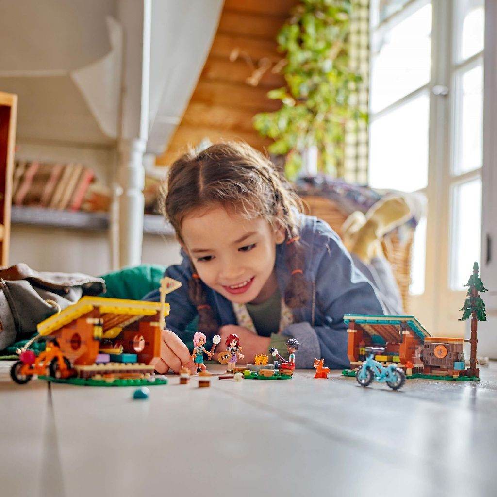 LEGO FRIENDS CABANE CONFORTABILE IN TABARA DE AVENTURI 42624 - Atelieru' lui Mesterica