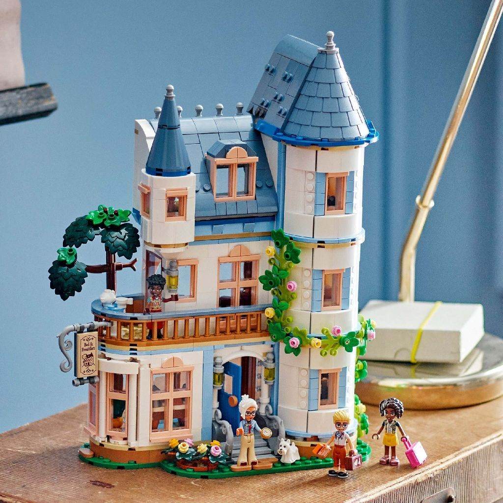 LEGO FRIENDS CASTELUL PENSIUNE 42638 Atelieru' lui Mesterica | Jucarii, haine si incaltaminte pentru copii