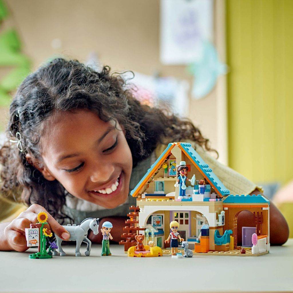 LEGO FRIENDS CLINICA VETERINARA PENTRU CAI SI ANIMALE DE COMPANIE 42651 Atelieru' lui Mesterica | Jucarii, haine si incaltaminte pentru copii