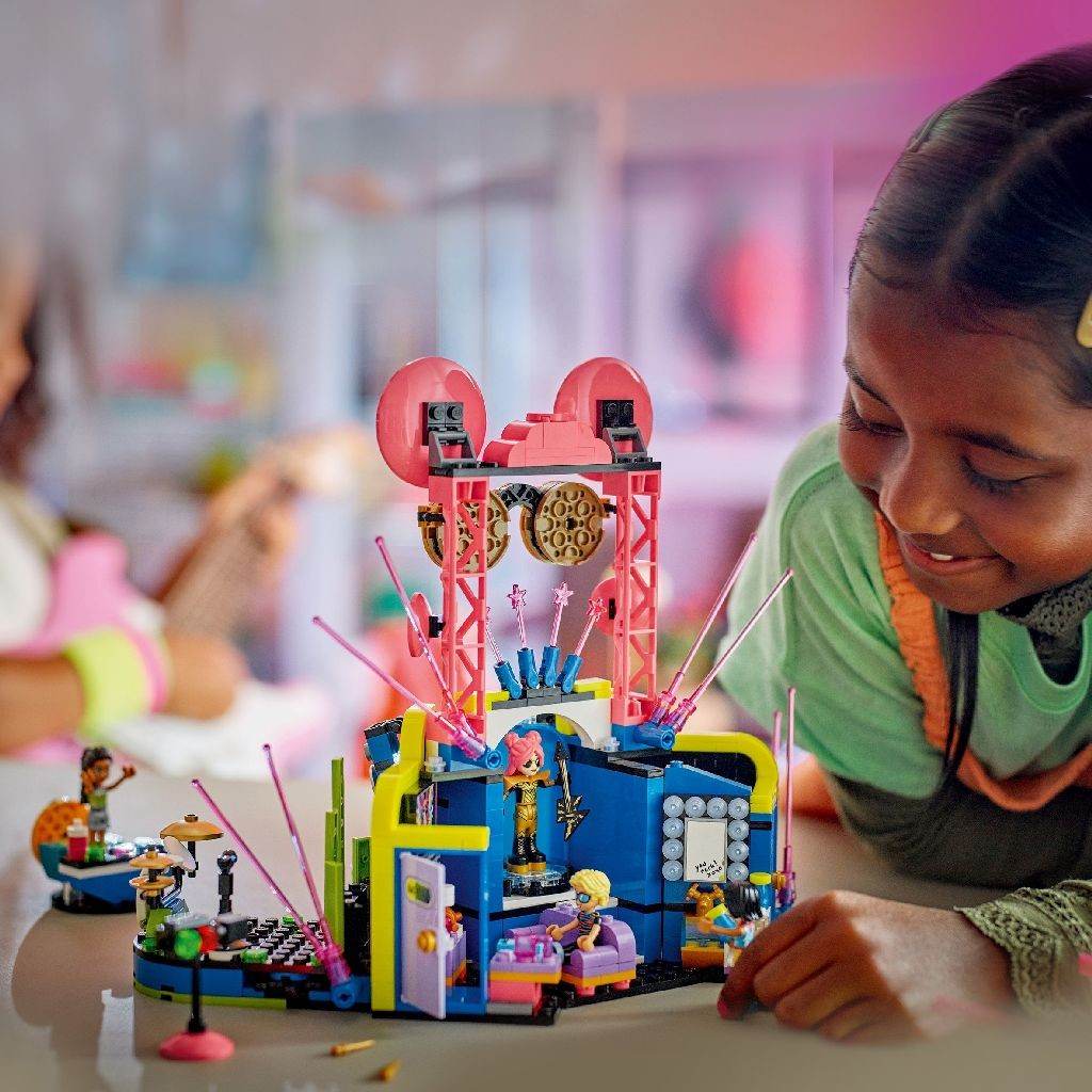LEGO FRIENDS CONCURS MUZICAL IN ORASUL HEARTLAKE 42616 - Atelieru' lui Mesterica