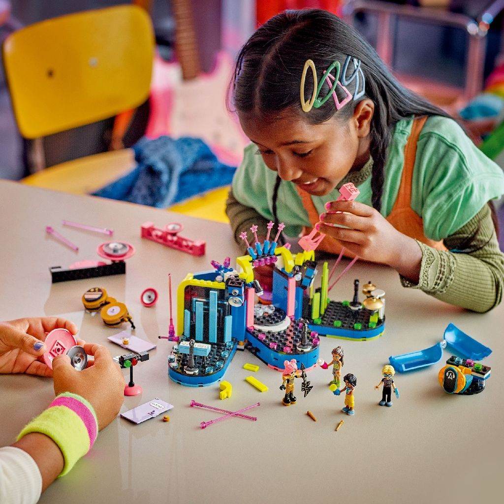 LEGO FRIENDS CONCURS MUZICAL IN ORASUL HEARTLAKE 42616 - Atelieru' lui Mesterica