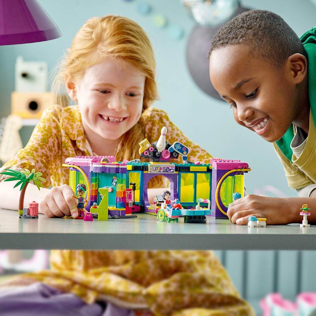 LEGO FRIENDS GALERIA DISCO CU JOCURI ELECTRONICE 41708 Atelieru' lui Mesterica | Jucarii, haine si incaltaminte pentru copii