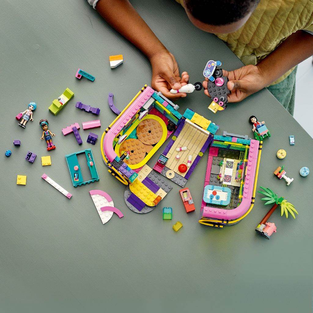LEGO FRIENDS GALERIA DISCO CU JOCURI ELECTRONICE 41708 Atelieru' lui Mesterica | Jucarii, haine si incaltaminte pentru copii