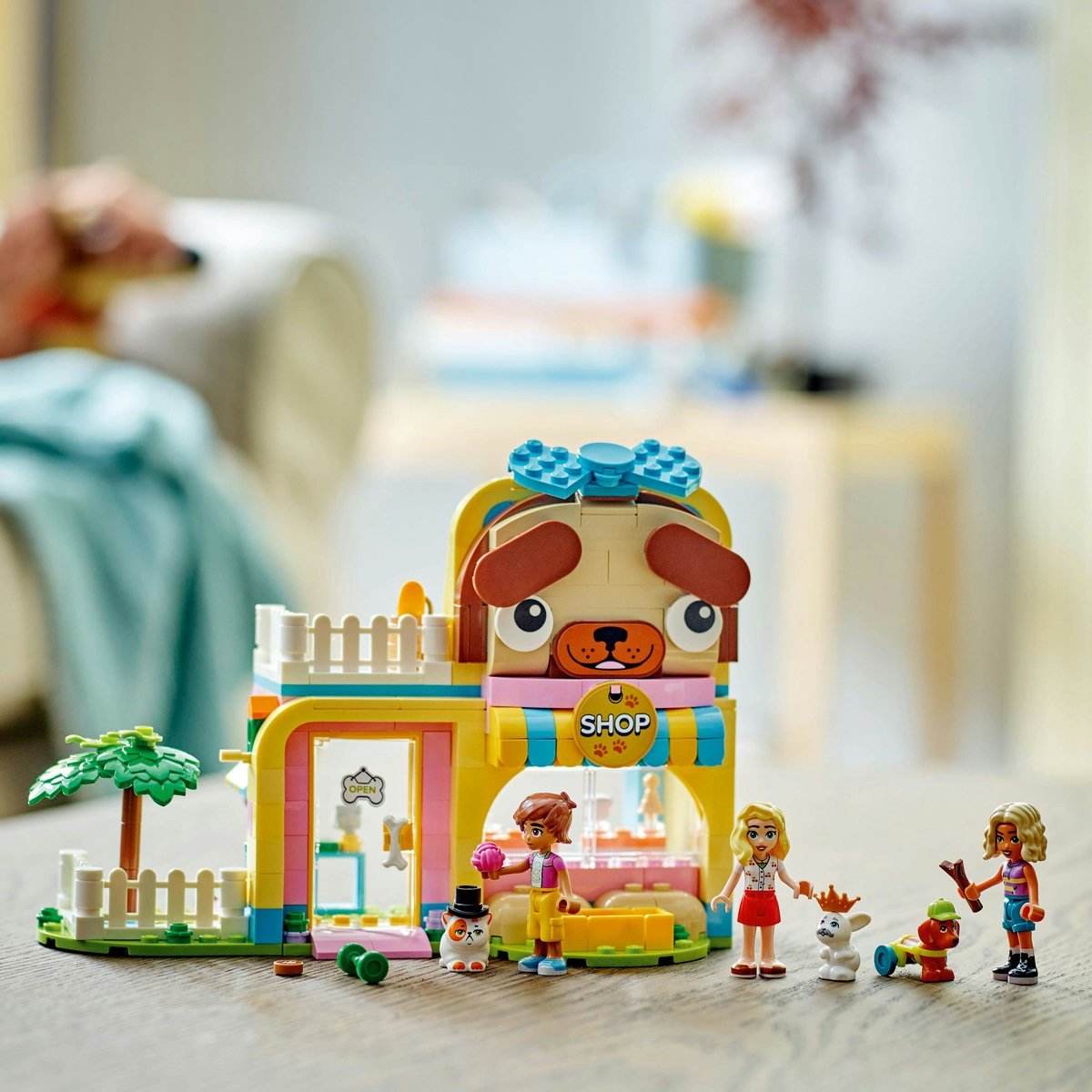 LEGO FRIENDS MAGAZIN DE ACCESORII PENTRU ANIMALE DE COMPANIE 42650 - Atelieru' lui Mesterica