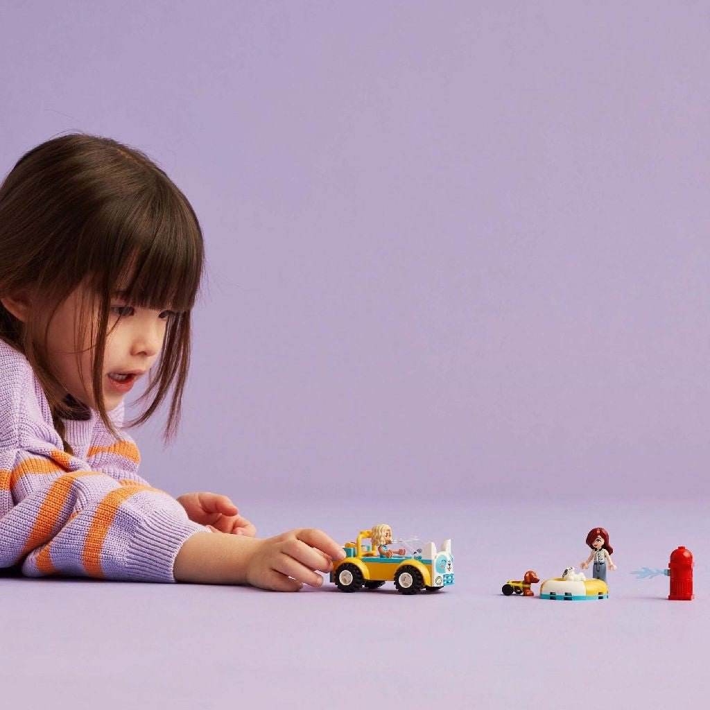 LEGO FRIENDS MASINA PENTRU TOALETAREA CAINILOR 42635 - Atelieru' lui Mesterica
