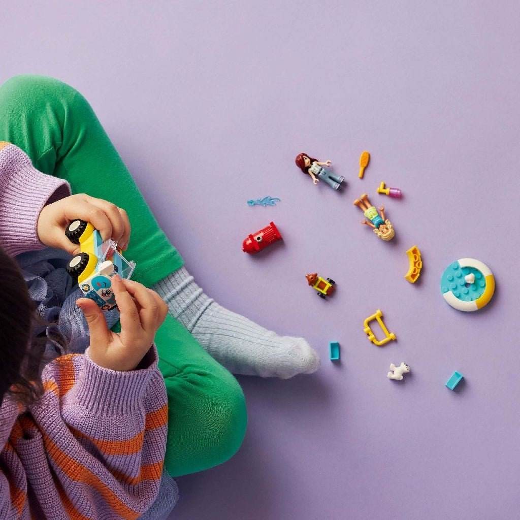 LEGO FRIENDS MASINA PENTRU TOALETAREA CAINILOR 42635 - Atelieru' lui Mesterica