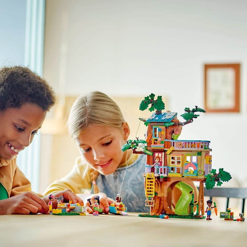 LEGO FRIENDS MOMENTE CU PRIETENII LA CASA DIN COPAC 42652 - Atelieru' lui Mesterica
