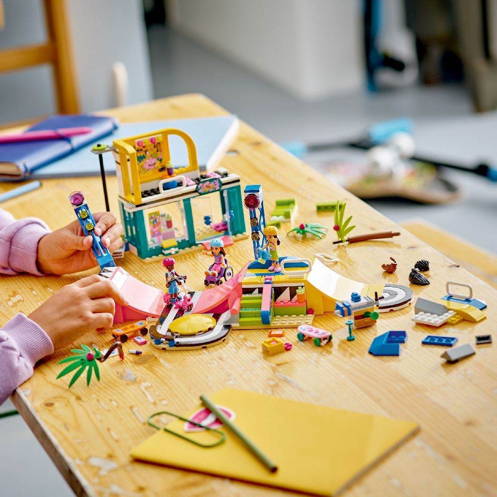 LEGO FRIENDS PARC DE SKATEBOARDING 41751 Atelieru' lui Mesterica | Jucarii, haine si incaltaminte pentru copii
