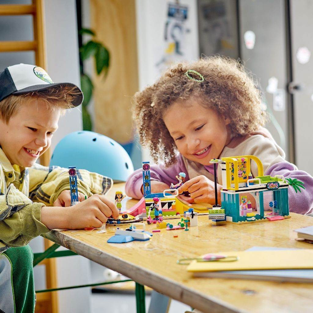 LEGO FRIENDS PARC DE SKATEBOARDING 41751 - Atelieru' lui Mesterica