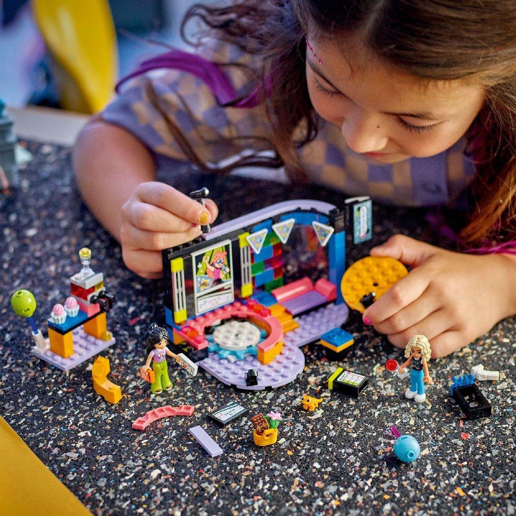 LEGO FRIENDS PETRECERE CU KARAOKE 42610 Atelieru' lui Mesterica | Jucarii, haine si incaltaminte pentru copii