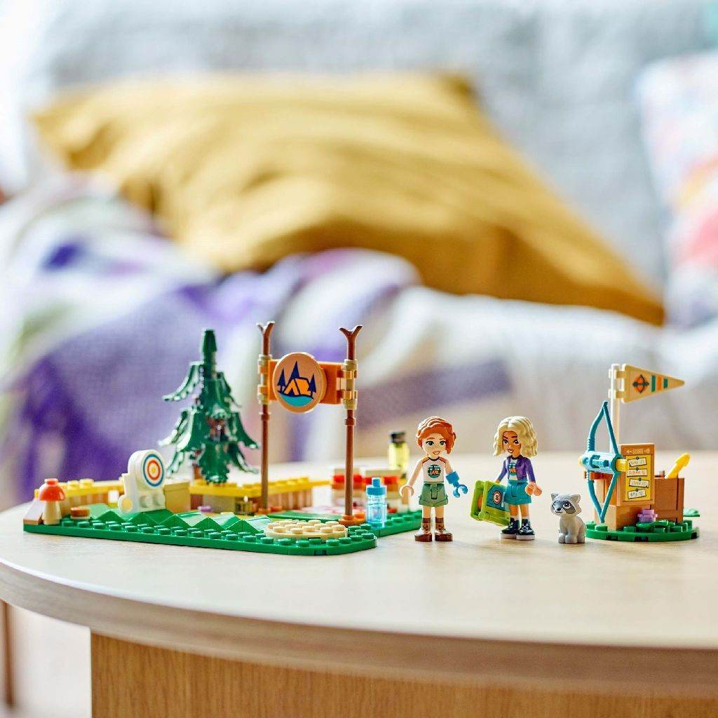 LEGO FRIENDS POLIGONUL DE TIR CU ARCUL DIN TABARA DE AVENTURI 42622 Atelieru' lui Mesterica | Jucarii, haine si incaltaminte pentru copii