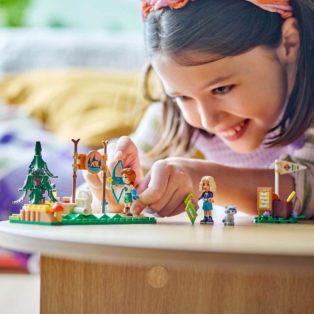 LEGO FRIENDS POLIGONUL DE TIR CU ARCUL DIN TABARA DE AVENTURI 42622 - Atelieru' lui Mesterica