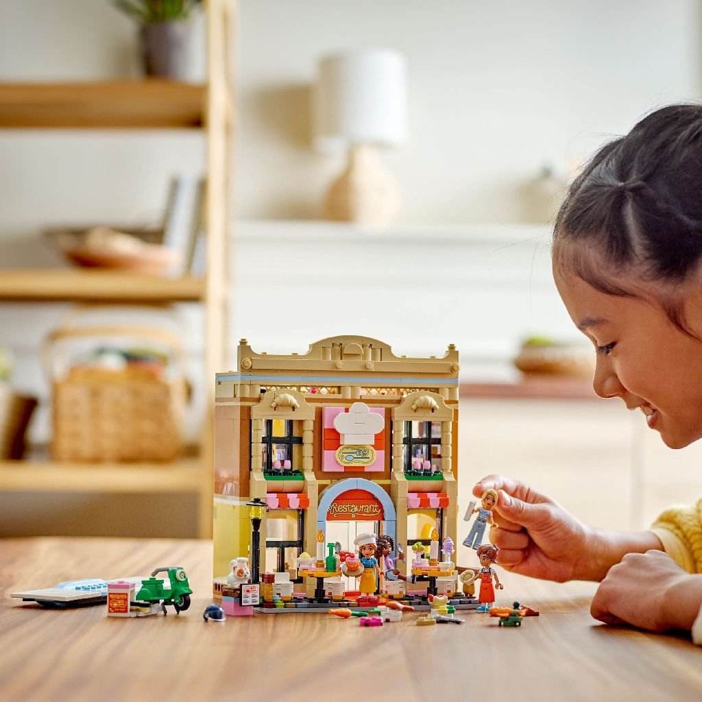 LEGO FRIENDS RESTAURANT SI SCOALA DE GASTRONOMIE 42655 - Atelieru' lui Mesterica