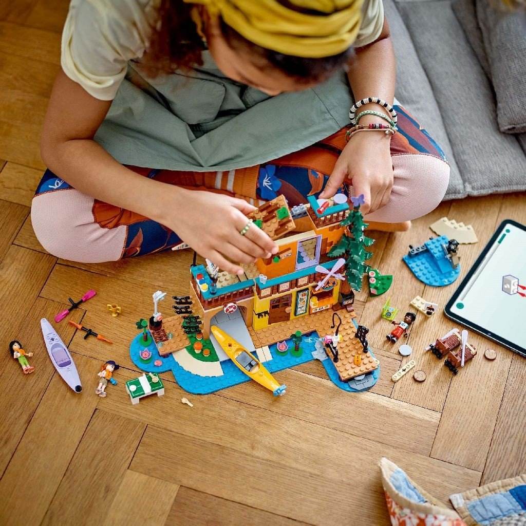 LEGO FRIENDS SPORTURI NAUTICE IN TABARA DE AVENTURI 42626 - Atelieru' lui Mesterica
