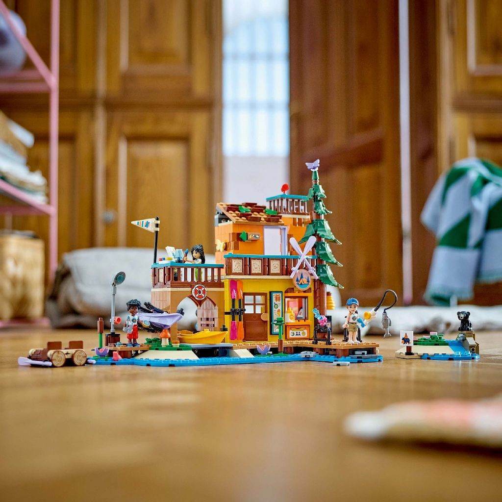 LEGO FRIENDS SPORTURI NAUTICE IN TABARA DE AVENTURI 42626 Atelieru' lui Mesterica | Jucarii, haine si incaltaminte pentru copii