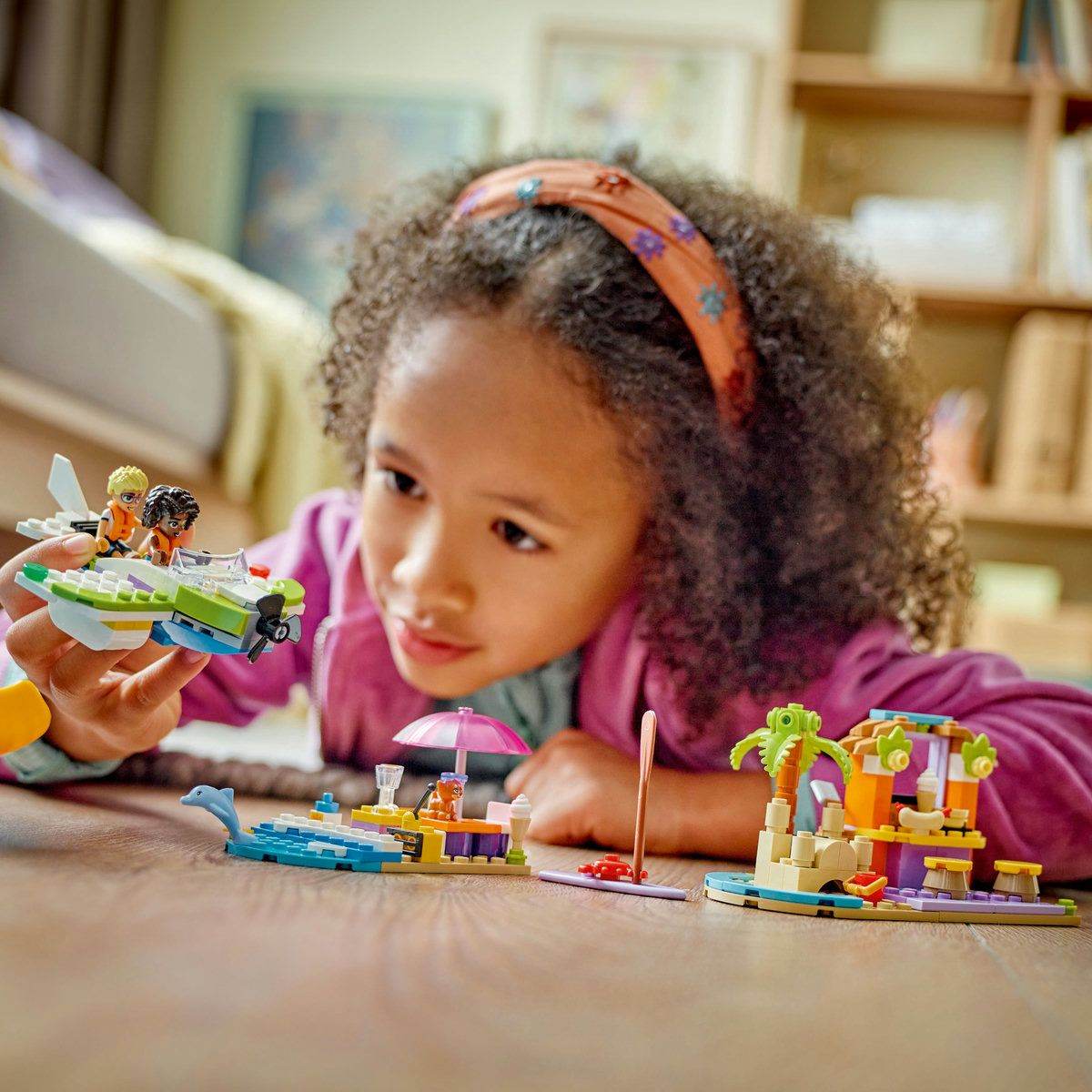 LEGO FRIENDS VALIZA PENTRU PLAJA SI CALATORIE 42672 - Atelieru' lui Mesterica