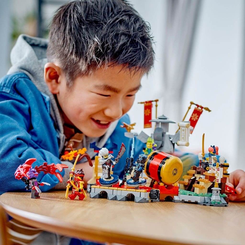 LEGO NINJAGO ARENA DE LUPTA DE LA TURNEU 71818 - Atelieru' lui Mesterica