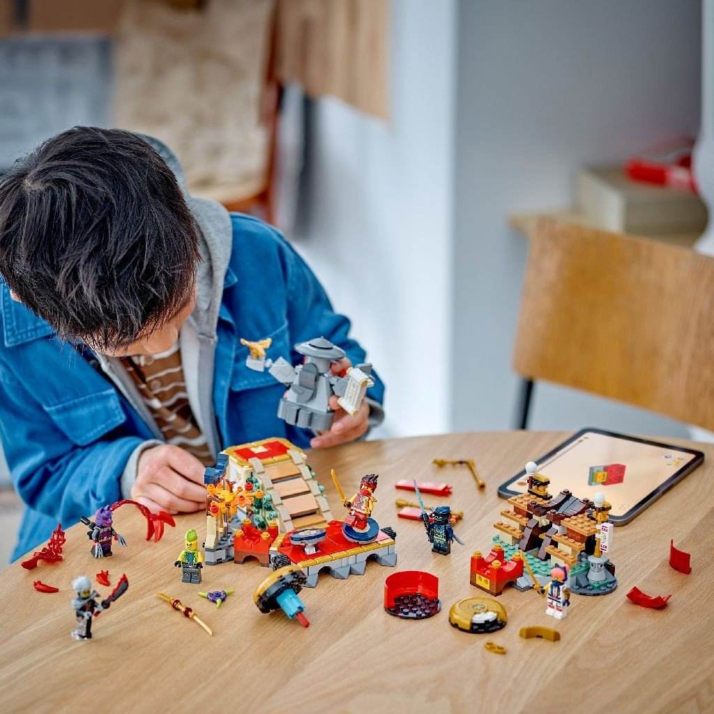 LEGO NINJAGO ARENA DE LUPTA DE LA TURNEU 71818 - Atelieru' lui Mesterica