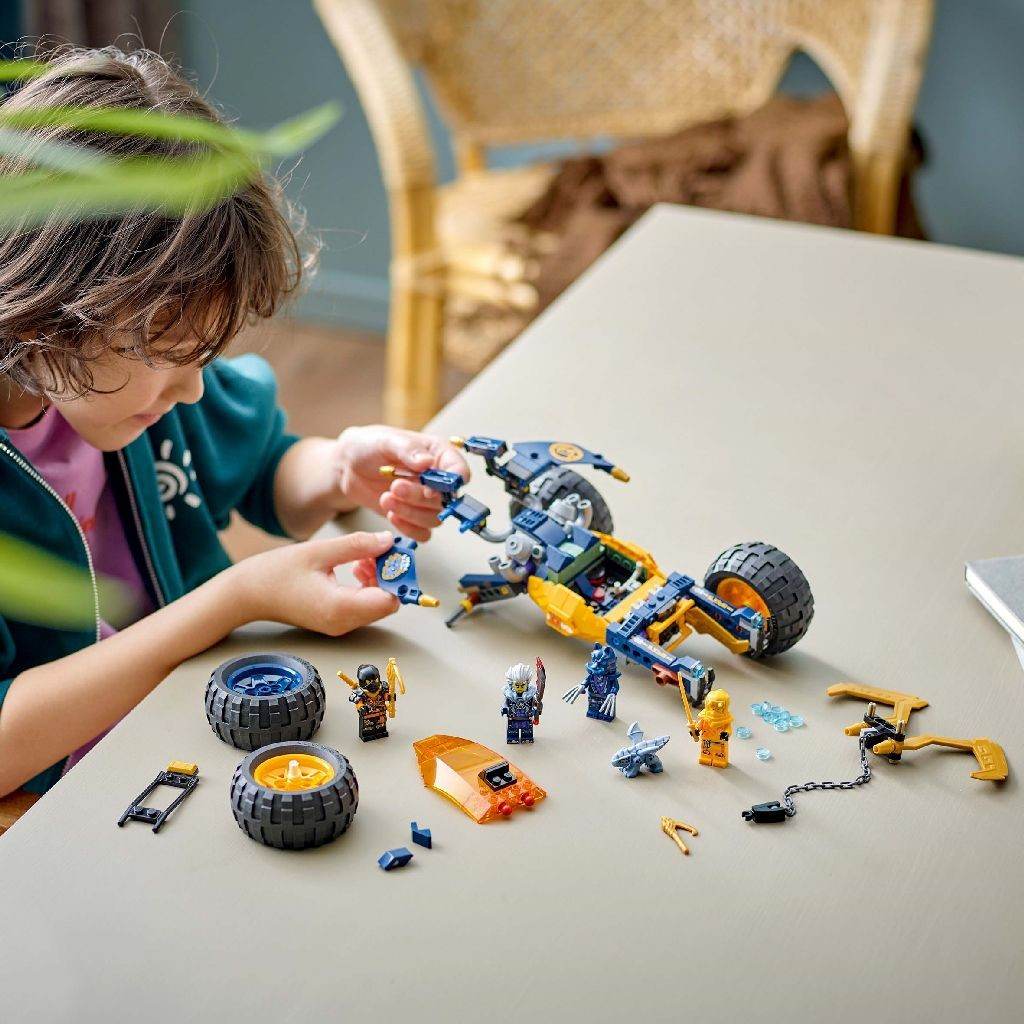 LEGO NINJAGO VEHICULUL DE TEREN NINJA AL LUI ARIN 71811 Atelieru' lui Mesterica | Jucarii, haine si incaltaminte pentru copii