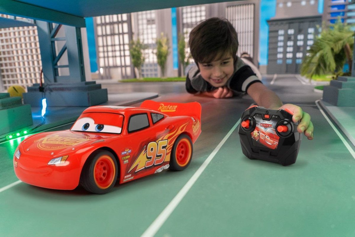 MASINA CU TELECOMANDA FULGER McQUEEN 17CM Atelieru' lui Mesterica | Jucarii, haine si incaltaminte pentru copii