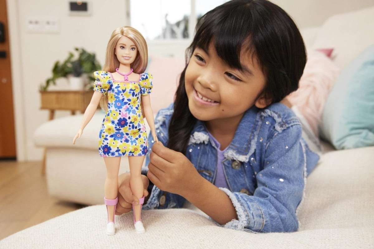 PAPUSA BARBIE FASHIONISTA BLONDA CU SINDROM DOWN Atelieru' lui Mesterica | Jucarii, haine si incaltaminte pentru copii
