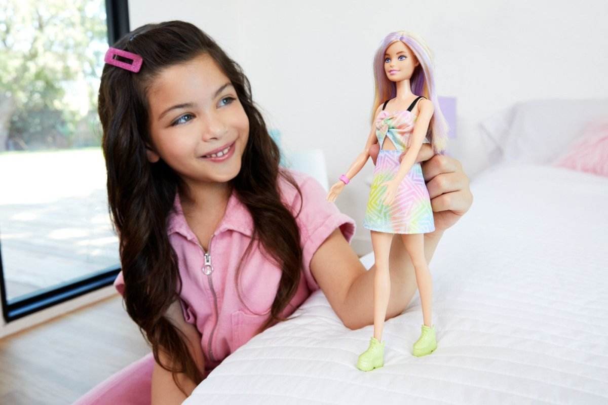 PAPUSA BARBIE FASHIONISTA BLONDA CU SUVITE MOV - Atelieru' lui Mesterica