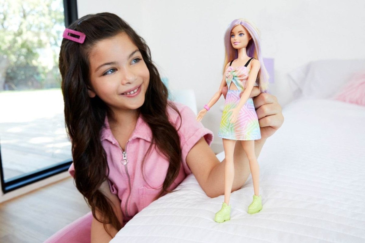 PAPUSA BARBIE FASHIONISTA BLONDA CU SUVITE MOV Atelieru' lui Mesterica | Jucarii, haine si incaltaminte pentru copii